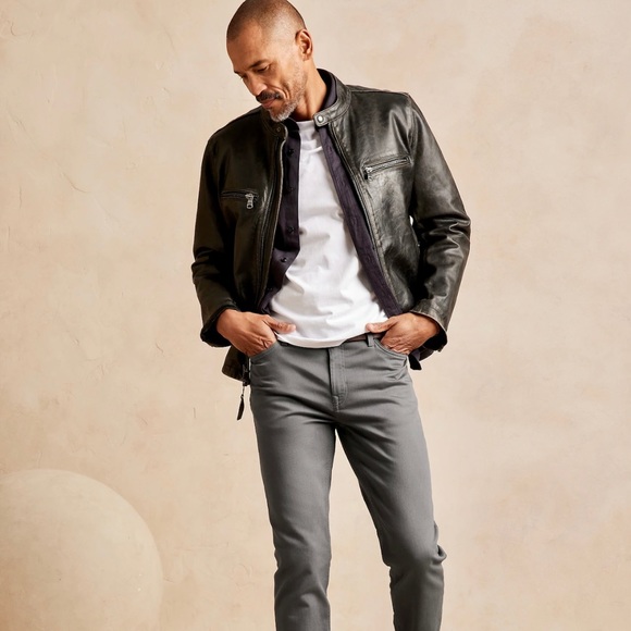 Banana Republic Men’s Traveler Pants 3 pairs - Picture 4 of 6